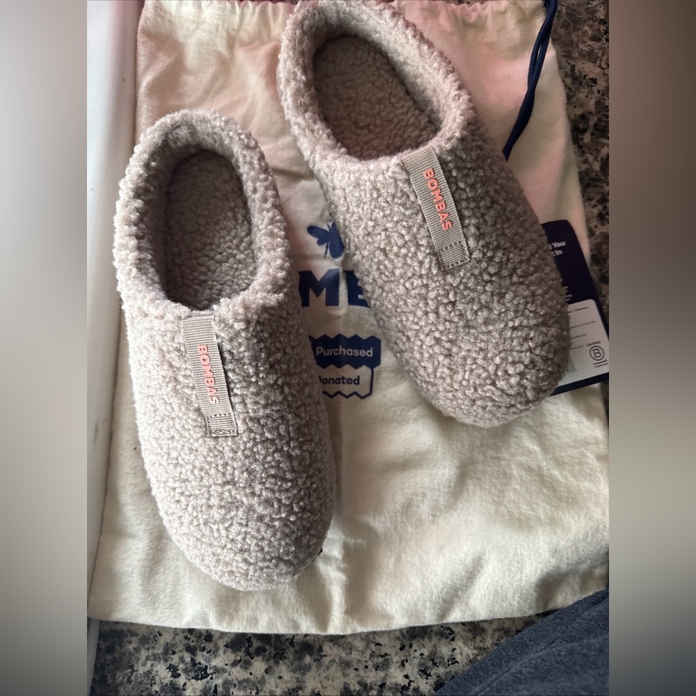 Bombas Cream Women's Slippers